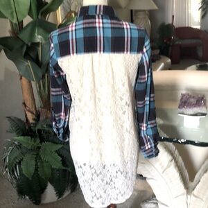 NEW SZ M ALTAR’D STATE FLANNEL SHIRT WITH LACE BACK  POCKETS HI-LO LONG SLEEVE